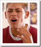 Adolescente enfadado