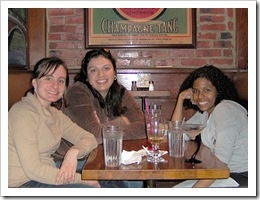 Chicas conversando juntas