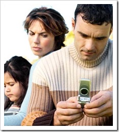 ¿Qué haces? ¿Quién te llama, marido infiel? ¿Qué haces? ¿Quién te llama, marido infiel?